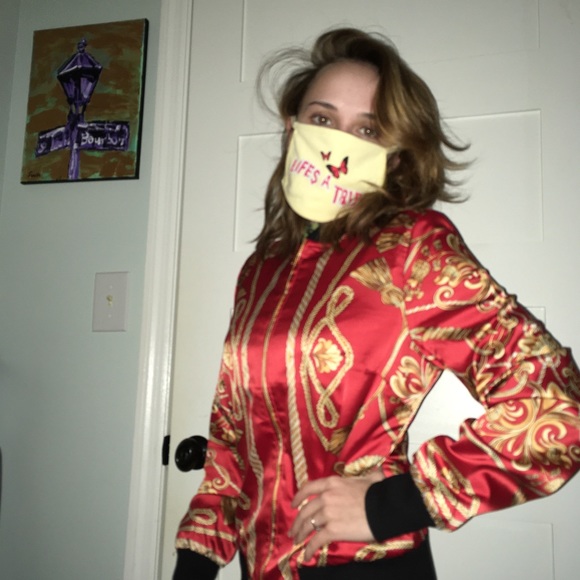 Red n gold chain satin jacket - Picture 5 of 5